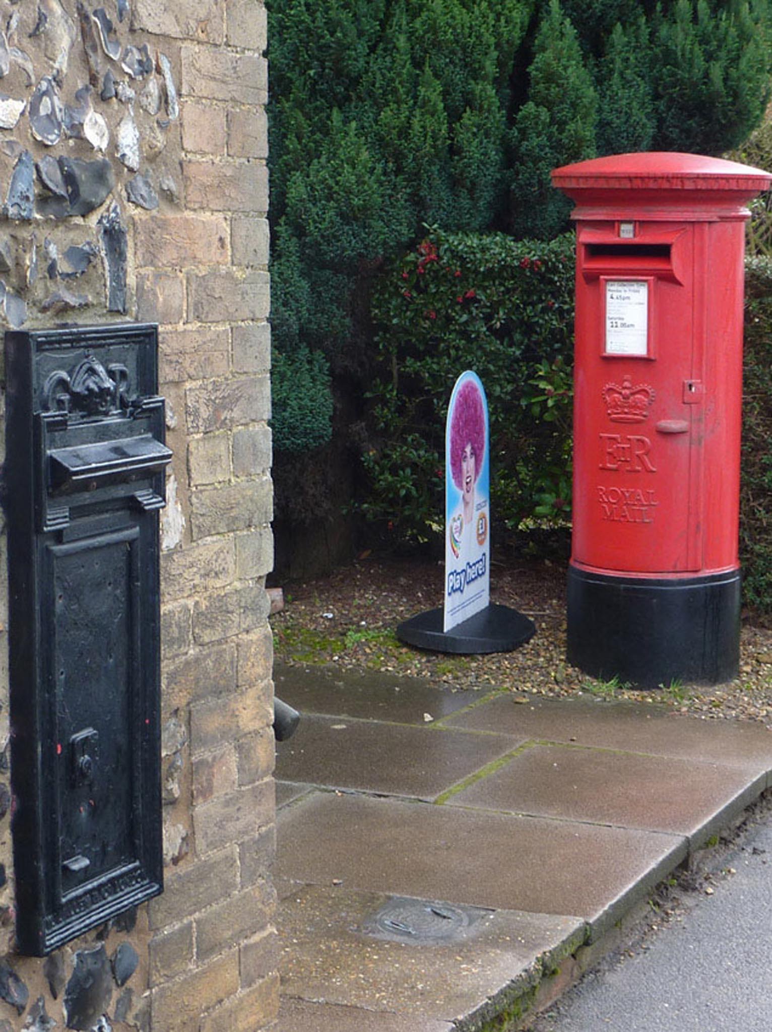 E2R pillar box, 1990s, with earlier decommissioned GR wall box. East Anglia. Andrew R Young